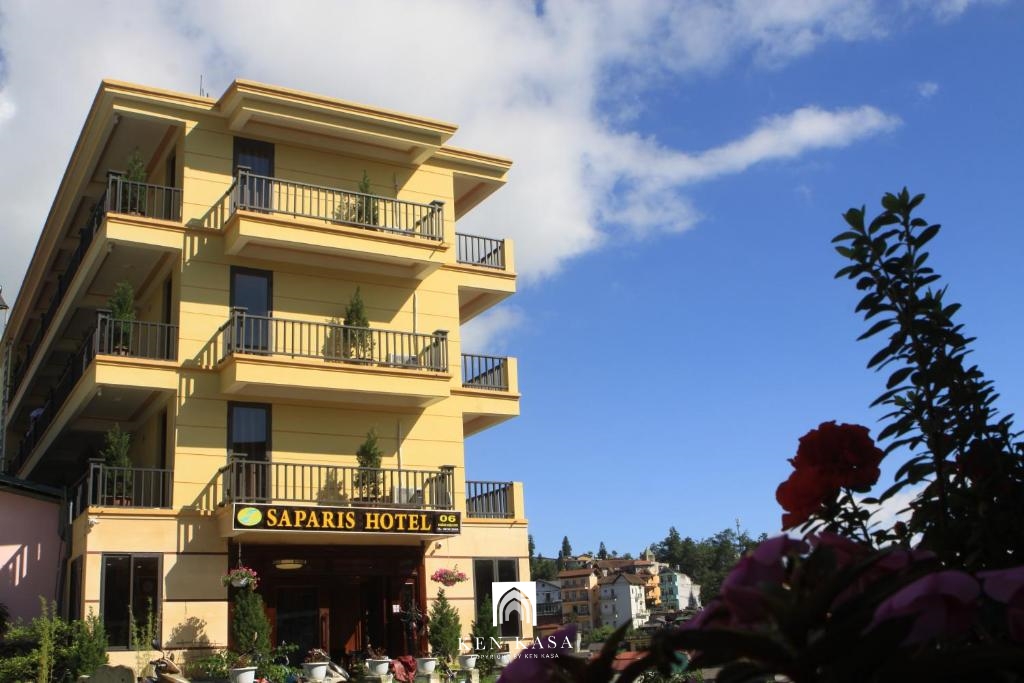 Review Saparis Hotel